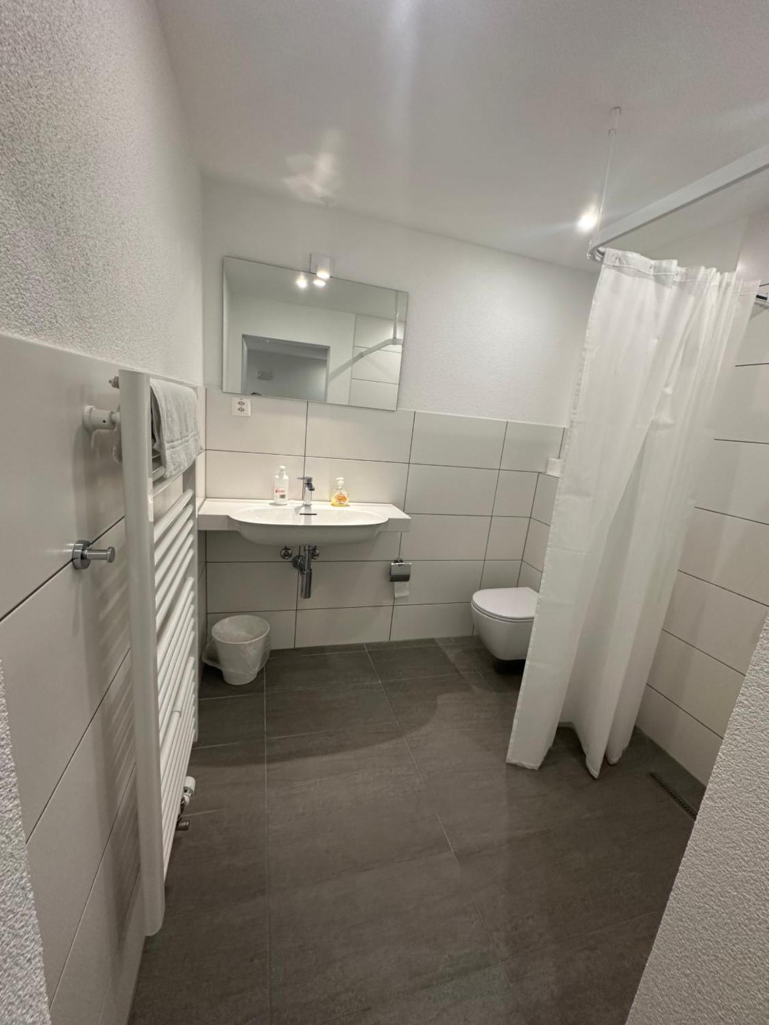 Hotel Restaurant Krebs Гренхен Экстерьер фото